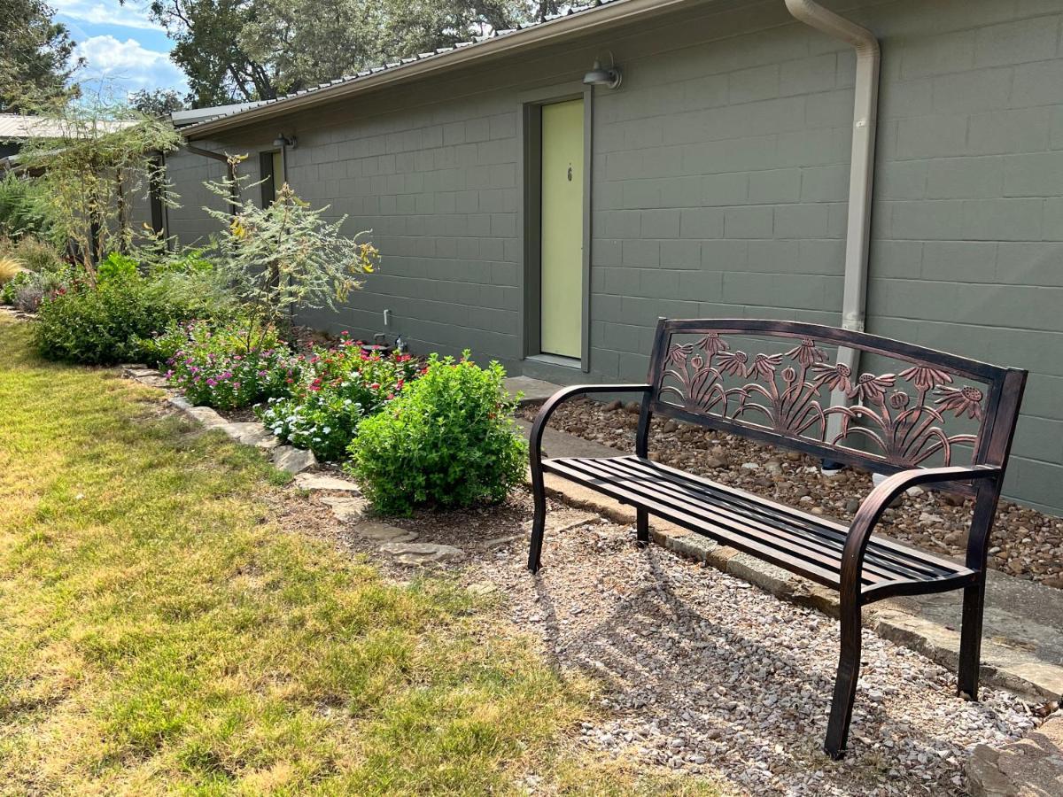 Painted Sky Inn Burnet Exterior photo