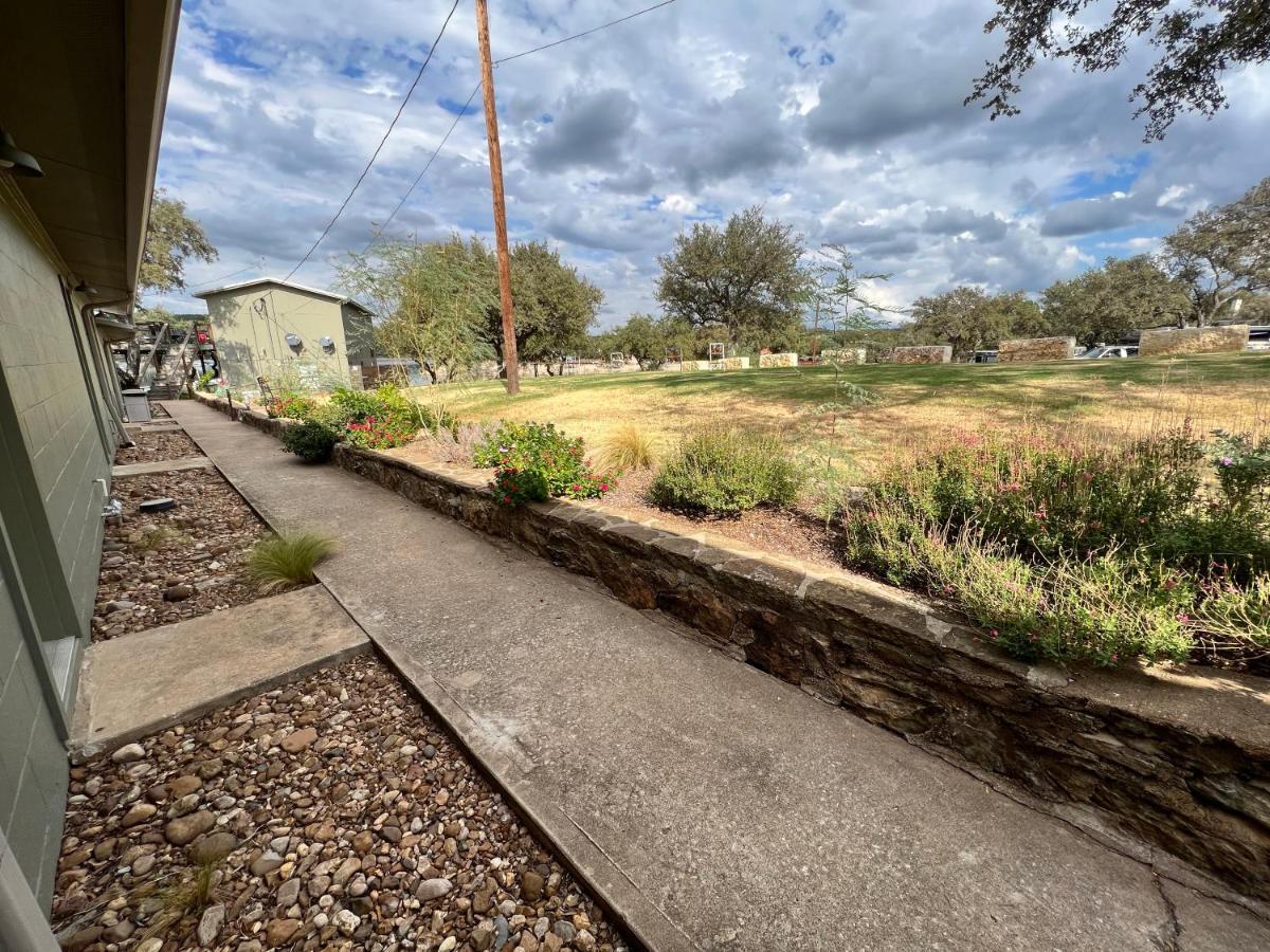 Painted Sky Inn Burnet Exterior photo